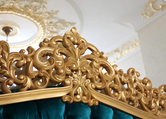 White Monarch 호텔 4*